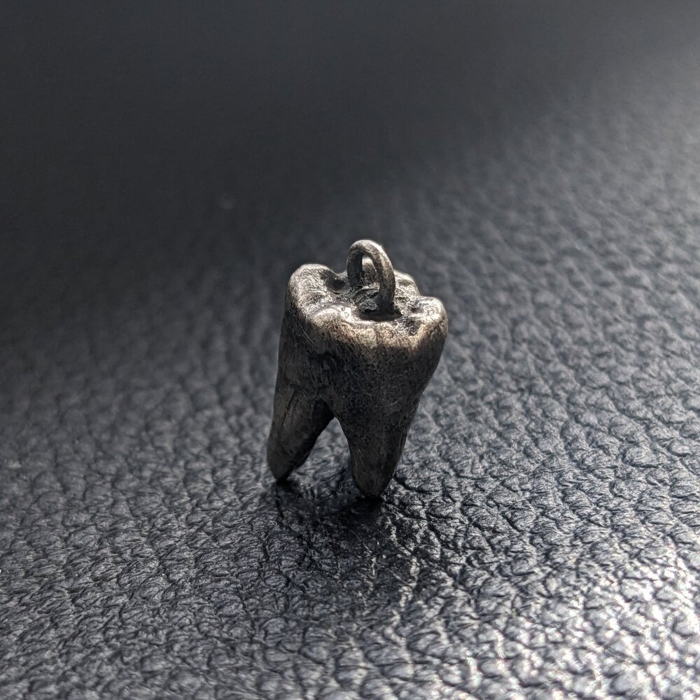 Tooth Pendant - Picture 5 of 8